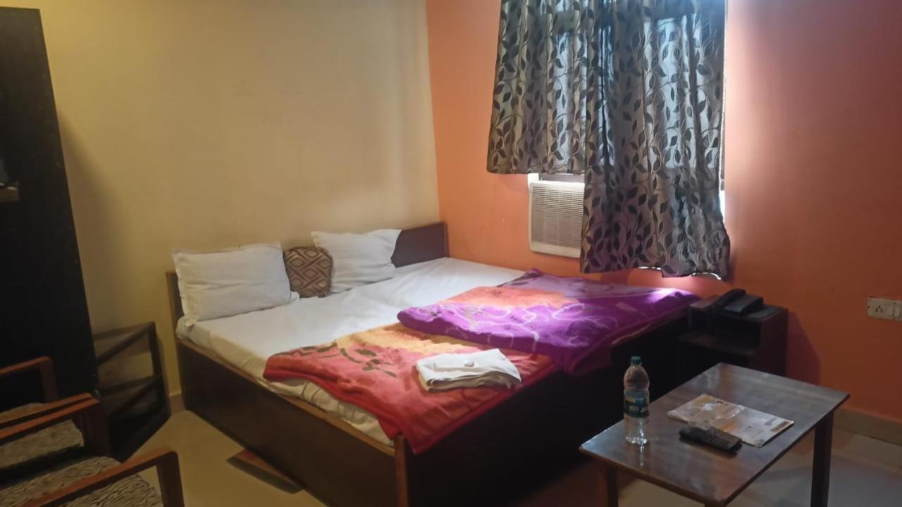 Hotel Shyam Utsav Mirzapur ภายนอก รูปภาพ